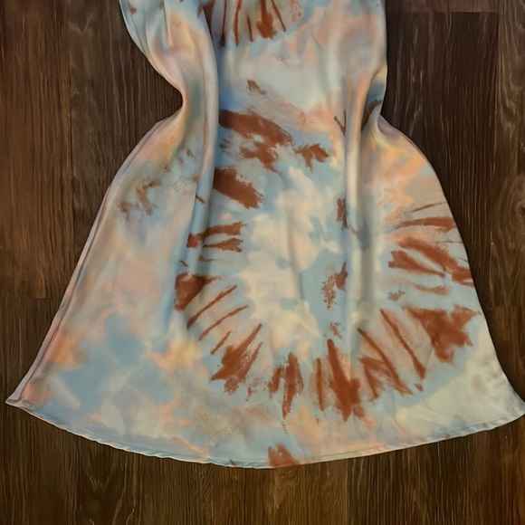 Slip Dress 💙🦋🍑 - Picture 7 of 8